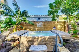 Enchanting 2BR1BA Casita 2 blocks to Beach
