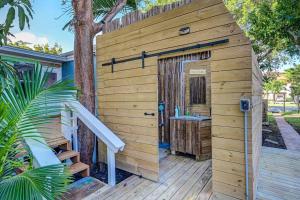 Enchanting 2BR1BA Casita 2 blocks to Beach