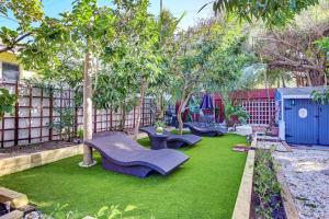 Enchanting 2BR1BA Casita 2 blocks to Beach