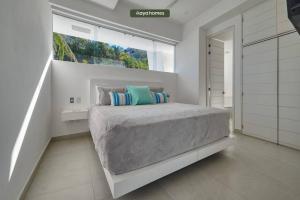 Luxurious 2BR Condo w Amazing Ocean View - Pool