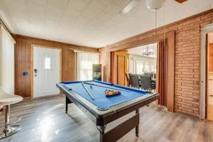 Spacious Lexington Abode with Pool Table and Fireplace - 列克星敦
