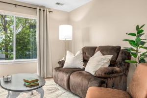New! Spacious 1BR King Suite - Great Location