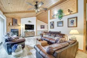 Versatile Castle Rock Lake Home with Fire Pit! - Friendship