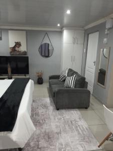 54 Malcolm Palace Room