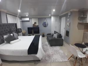 54 Malcolm Palace Room