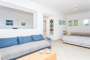 Apartments with parking space Igrane, Makarska - 6796