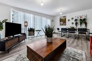 Earthy Elegance: Nature Inspired Flat in Prime Location