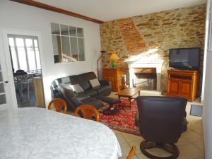 Spacieux Pavillon T5 avec Cour Privée et WiFi, à 150m de la Grande Plage aux Sables dOlonne - FR-1-92-922