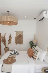 Villa Heiwa - Tropical meets Mediterranean, 2BR Canggu Villa