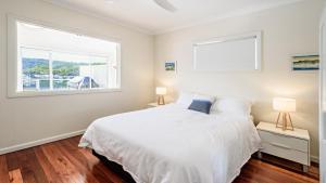 Classic Cottage On The Bay - Pet Friendly