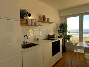 Superbe studio avec alcôve rénové près de la mer - FR-1-323-475