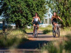 Maisons de vacances Maison Moderne 3* avec Jardin et Clim a Biscarrosse Bourg - Pres des Pistes Cyclables et Plages - FR-1-319-533 : photos des chambres