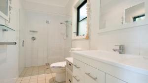 Charming Cottage Retreat by HolidayCo