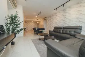 Teega Luxury 12 pax 4BR Pooltable by Our Stay - Kampong Baharu