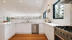 Space and Serenity at Pretty Beach by HolidayCo