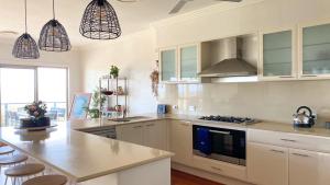 Gone Coastal by HolidayCo