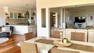 Gone Coastal by HolidayCo