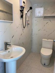 แพรุ่งธารา ไชโย (Rungtara Houseboats)