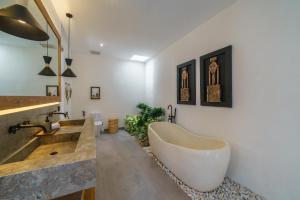 KClub Greenfields - Contemporary 3BR Townhouse in Berawa