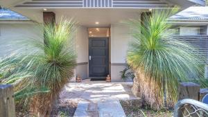 Waters Edge - Pet Friendly Holiday Home