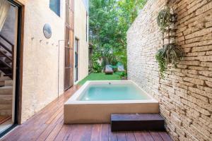 Tropical Refuge Tribu by Casago