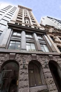 Chic Sydney Downtown CBD Apartment with Pool on Bridge Street