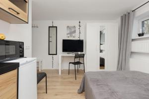 Comfortable Underground Studio Apartment Batorego by Renters