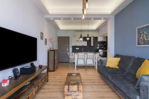 Stratum Apartment by LobbySquare