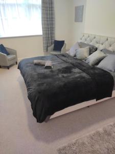 Modern 2 bed house sleeps 6