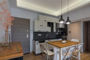 Stratum Apartment by LobbySquare