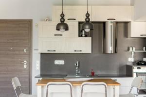 Stratum Apartment by LobbySquare