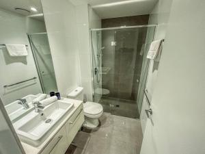 Lonsdale Street 1Br Apartment