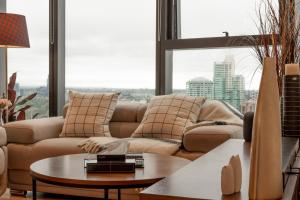 Essence Residence With Bay Views & parking