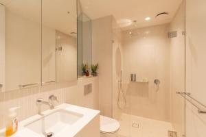 Essence Residence With Bay Views & parking