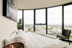 Essence Residence With Bay Views & parking