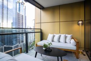 Cozy Melbourne Square Apartment with Parking and Balcony