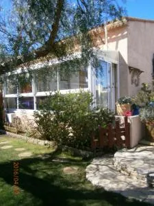 maison climatisée dans jardin - Claira