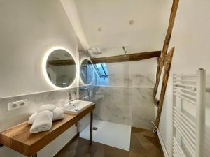 B&B / Chambres d'hotes La Demeure des Hotes 10 minutes de Disney : photos des chambres