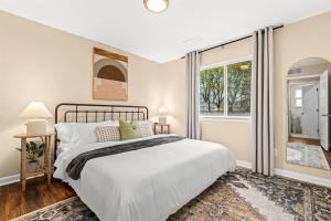 New! Pet-Friendly 1BR in the heart of Roseville!