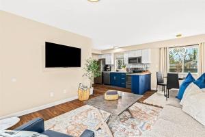 New! Pet-Friendly 1BR in the heart of Roseville!