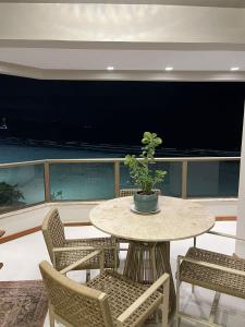 Apto Frente e Vista Inteira Mar em Balneario Camboriu Deslumbrante e Aconchegante