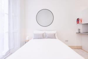 STUDIO BY HYDE PARK