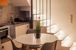 Leaves & Waves - Spiliá