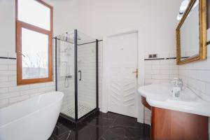 Retro Vibes near Piata Unirii