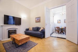 Retro Vibes near Piata Unirii