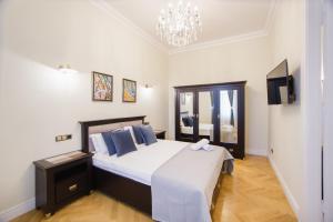 Retro Vibes near Piata Unirii