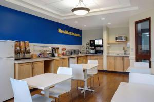 Days Inn by Wyndham Whitecourt