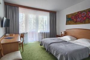 Triple Room with Mountain View - Hotel *** room in Zespół Tatry - Hotel Tatry i Budynek Turystyczny