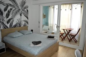 Appartements Le levant - avec loggia - a 20m de la plage : Studio avec Terrasse