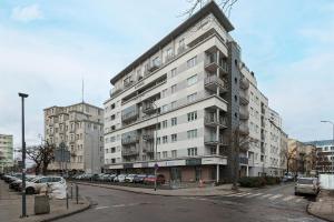 Luksusowy Apartament z 3 Sypialniami i Parkingiem w Centrum Gdyni by Renters